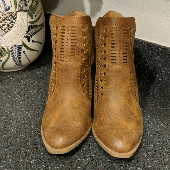 NWOT Qupid ankle boots - Picture 2 of 6